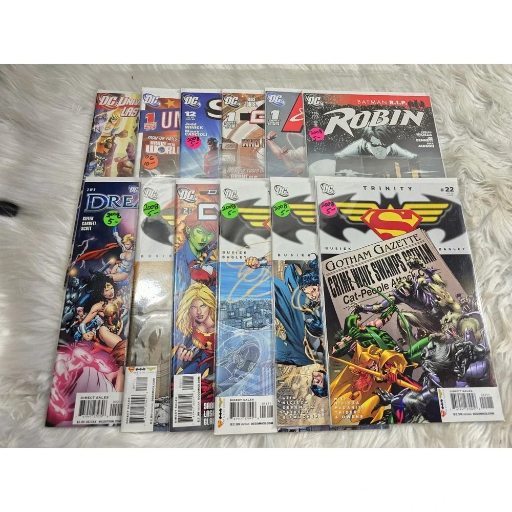 DC Comics - 12 Comic Books! Random Assortment Comics Great Condition! B37